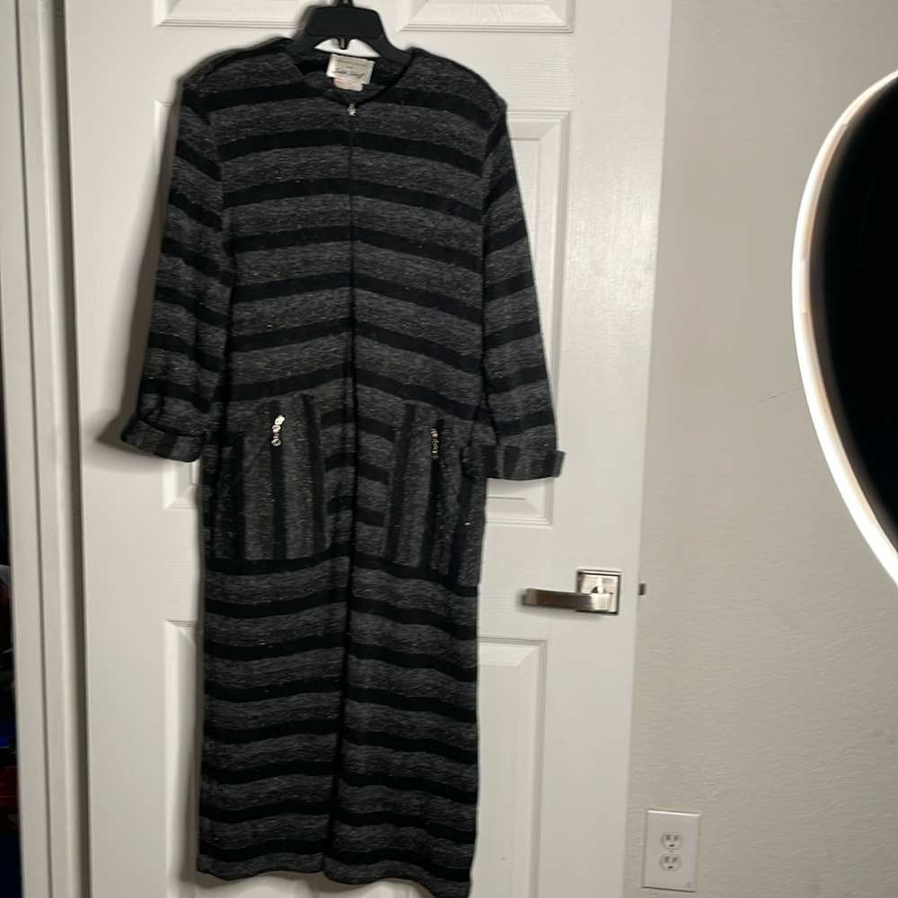 exquisite by Judith lebkoff vintage striped long sleeve 3/4 zip maxi dress